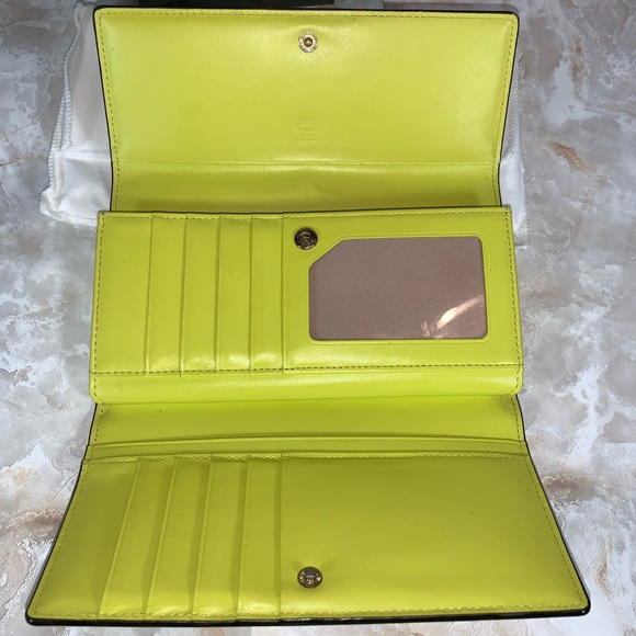 MCM Long Ivana Bloom Trifold Wallet on Chain (WOC) - Picture 6 of 12